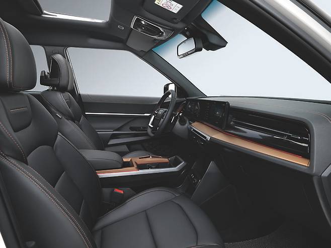 '토레스 하이브리드'  1열 인테리어 (사진=KGM) *재판매 및 DB 금지