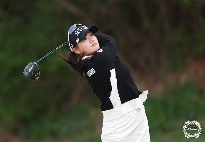 [서울=뉴시스] 18일 경남 김해 가야CC에서 열린 넥센 세인트나인 마스터즈 1라운드 11번홀에서 노승희가 티샷을 하고 있다. (사진=KLPGA 제공) 2025.04.18. photo@newsis.com *재판매 및 DB 금지