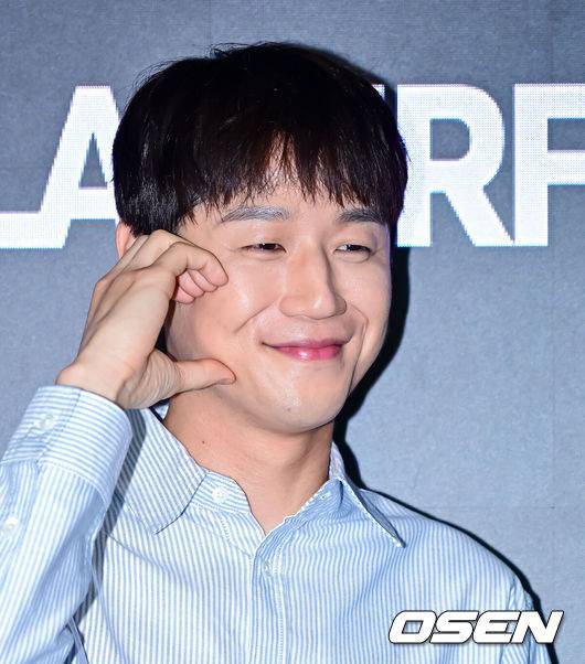 [OSEN=지형준 기자] 16일 오후 서울 성동구 성수동의 한 팝업 매장에서 ‘칼 라거펠트’ 포토콜 행사가 열렸다.이날 배우 정준원, 가수 이즈나가 참석했다.정준원이 포즈를 취하고 있다. 2025.05.16 /jpnews@osen.co.kr