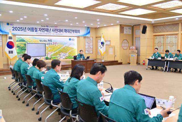 ▲ 이승택 부 군수가 ‘종합대책 점검 확대간부회의’를 주재하고 있다. ⓒ청송군청