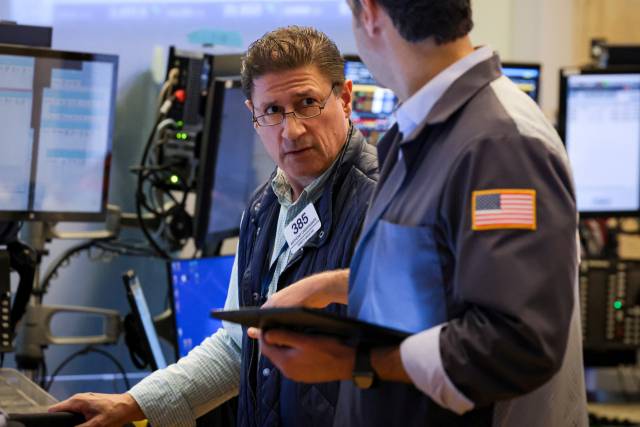 미국 뉴욕 뉴욕증권거래소에서 트레이더들이 업무를 보고 있다. 로이터연합뉴스