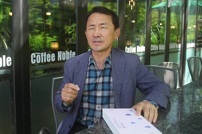 장편소설 《파로호》를 출간한 송금호 작가 Ⓒ구자익 기자