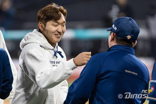 NC 구창모(왼쪽)는 이달 17일 상무 제대를 앞두고 있다. NC에 약점인 선발진을 채워주리라 많은 기대를 받고 있다. 사진제공|NC 다이노스