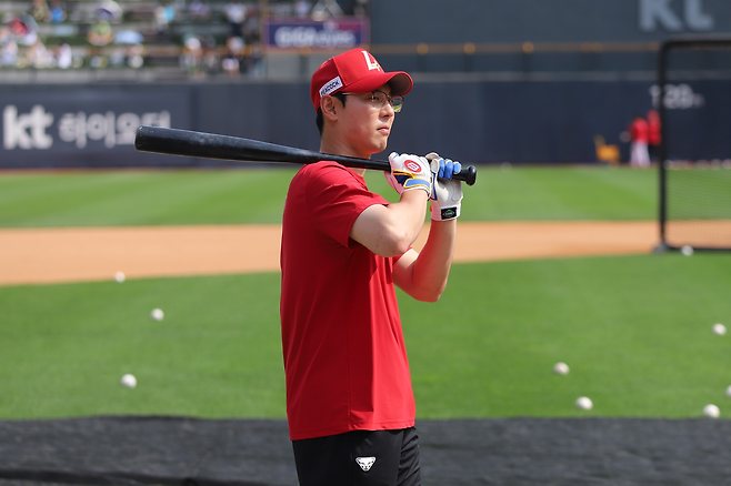 SSG로 이적한 김성욱이 8일 수원 KT전을 앞두고 훈련하고 있다. SSG 랜더스 제공