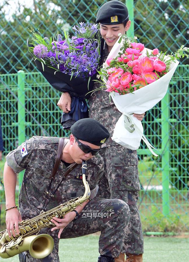 방탄소년단 RM·뷔. 사진ㅣ유용석 기자