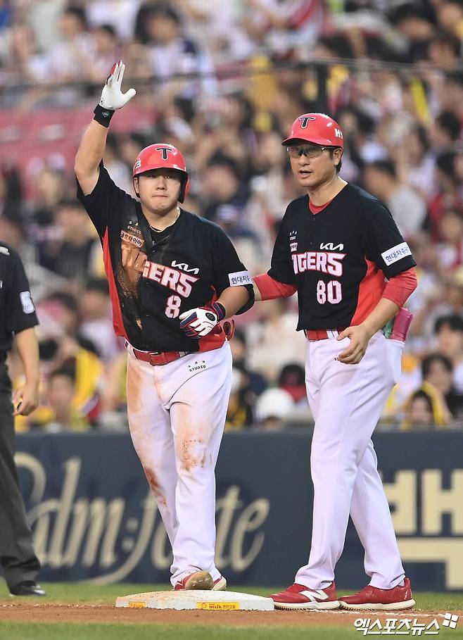 KIA 타이거즈 외야수 이창진이 경기에 출전해 세리머니하고 있다. 이창진은 햄스트링 부상을 털어내고 10일 올 시즌 처음으로 1군에 콜업됐다. 엑스포츠뉴스 DB