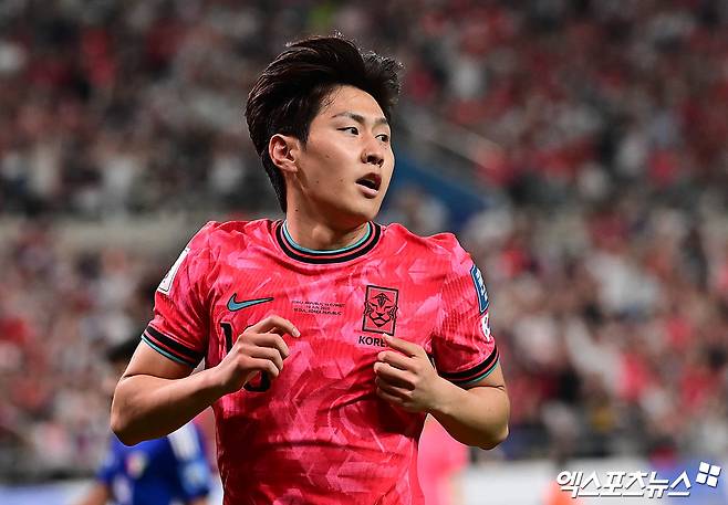 홍명보 감독이 이끄는 대한민국 축구대표팀은 10일 서울월드컵경기장에서 열린 2026 월드컵 아시아 3차예선 B조 10차전 쿠웨이트와의 홈 경기에서 전반 자책골, 그리고 후반에 터진 이강인과 오현규, 이재성의 연속골을 묶어 4-0 대승을 챙겼다. 이날 승리로 홍명보호는 3차예선 10경기에서 6승 4무(승점 22)를 기록하며 1위를 확정지었다. 특히 아시아 3차예선에 참가한 18개국 중 일본, 이란, 우즈베키스탄, 요르단 등 다른 본선 진출국이 하지 못한 무패 신화를 달성했다. 상암, 김한준 기자