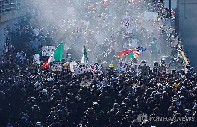 LA 시위 현장 [로이터=연합뉴스. 재판매 및 DB 금지]