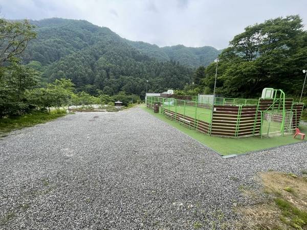 가평군이 군 전체 면적의 80% 이상을 차지하는 임야에 대한 활용성을 높이기 위해 수도권 최초로 ‘친환경 산림문화 활성화 지원센터’ 건립을 추진하고 있다. 사진은 센터 건립 부지. 2025.6.2 가평/김민수기자 kms@kyeongin.com