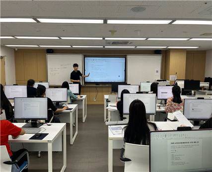 사전 교육으로 진행된 컴퓨터 활용 교육 모습.