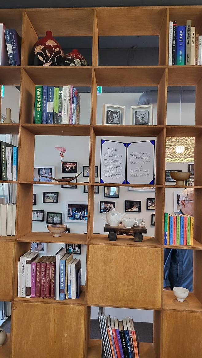 가네코후미코(金子文子) 다실에 전시돼 있는 가네코후미코(金子文子) 독립운동가 자료. /박열의사기념사업회 제공