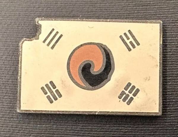 진관사 태극기 배지 / 우원식 국회의장 인스타그램 캡처