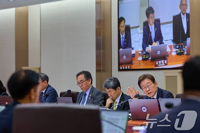 이재명 대통령이 지난 10일 서울 용산구 대통령실 청사에서 열린 국무회의를 주재하고 있다. (대통령실 제공. 재판매 및 DB 금지) 2025.6.11/뉴스1 ⓒ News1 허경 기자