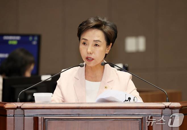박미옥 충남도의원이 11일 도의회 본회의장에서 열린 교육행정 질문에서 발언하고 있다. (충남도의회 제공, 재판매 및 DB금지) / 뉴스1