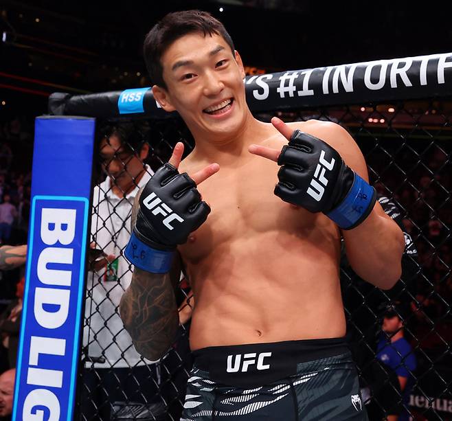 승리 후 기뻐하는 유주상. 사진 | UFC