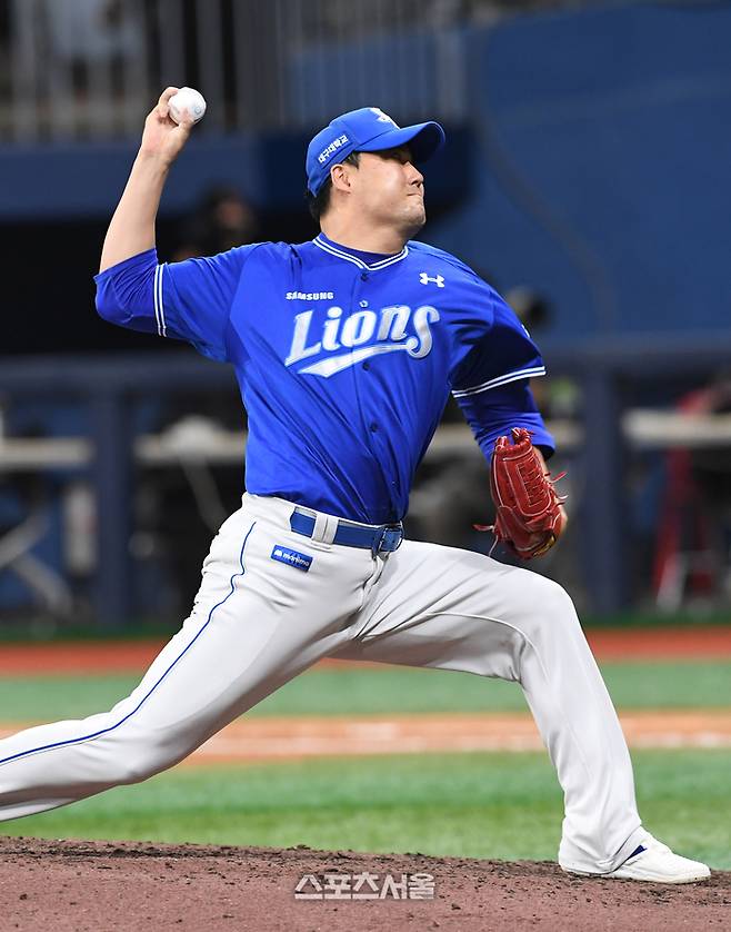 삼성 김태훈이 고척스카이돔에서 열린 2025 KBO리그 키움과 경기 9회말 등판해 힘차게 공을 던지고 있다. 고척 | 박진업 기자 upandup@sportsseoul.com