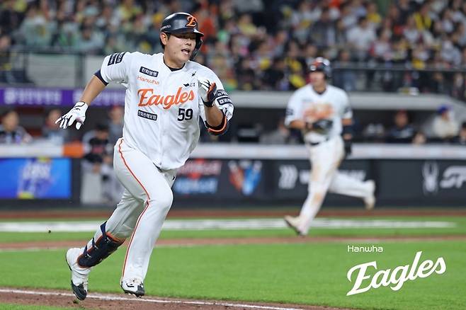 허인서가 1루를 향해 질주를 하고 있다. 사진 | 한화 이글스