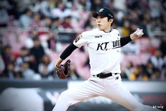 오원석이 투구에 임하고 있다. 사진 | KT 위즈