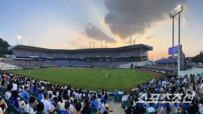 24일 대구 삼성라이온즈파크에서 열린 삼성과 롯데의 경기. 무더운 날씨에도 만원관중 찾은 라팍. 대구=송정헌 기자songs@sportschosun.com/2024.08.24/