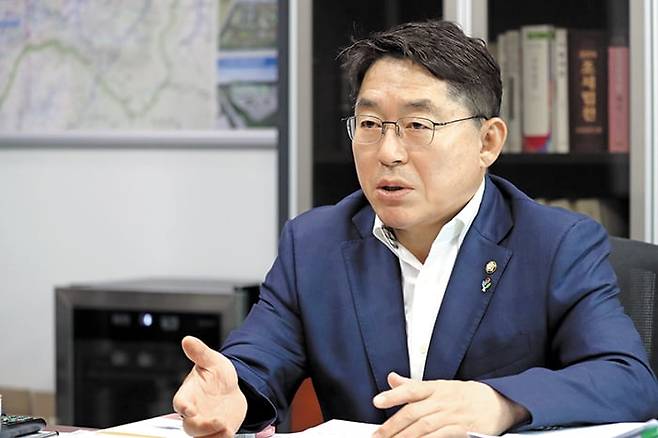 더불어민주당 박희승 의원이 10일 국회 의원회관에서 본지와 인터뷰를 하고 있다. /남강호 기자