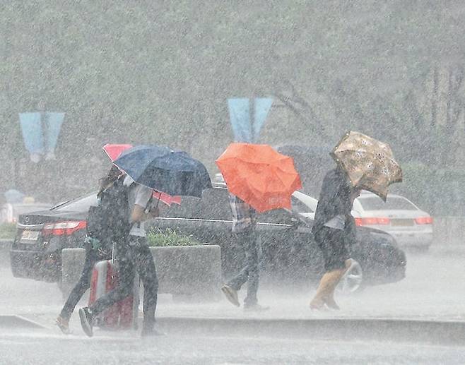 서울 광화문 폭우 모습./뉴스1