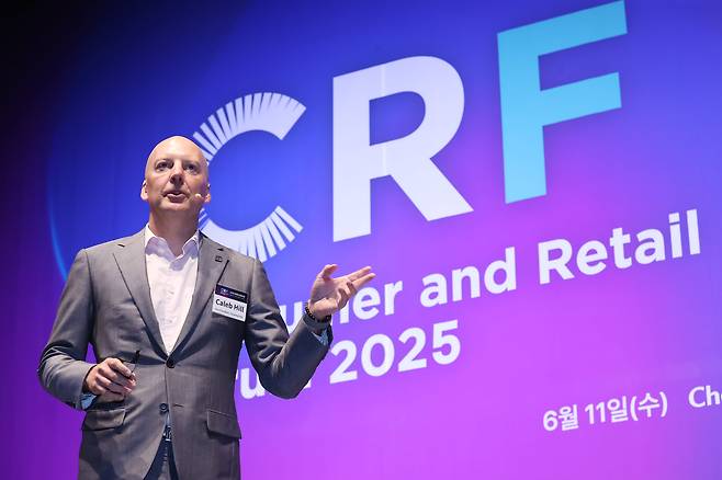 케일럽 힐 쿠팡 광고 부문 부사장은 11일 서울 중구 웨스틴조선호텔에서 열린 '2025 조선비즈 유통산업포럼'에 참석해 '쿠팡, 한국 리테일 시장과 소상공인 비즈니스를 혁신하다'를 주제로 기조강연을 하고 있다./조선비즈