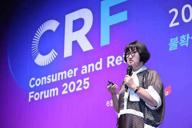 노희영 식음료연구소 대표가 11일 서울 소공동 웨스틴조선호텔 그랜드볼룸에서 열린 ‘2025 조선비즈 유통산업포럼’에 참석해 강연을 하고 있다./조선DB