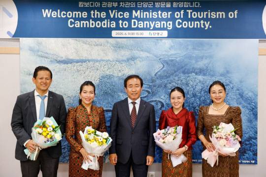 최근 캄보디아 관광부 차관을 비롯한 방문단이 단양군을 찾아 관광교류 협력 방안을 논의했다. 사진=단양군 제공
