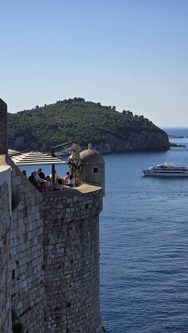 20250502_091851.jpg 꽃보다누나, 왕좌의 게임 그리고 모드리치의 나라