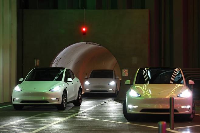 지난 1월 5일(현지시간) 미국 네바다주 라스베이거스 컨벤션센터(LVCC)에 지하 터널을 전기자동차로 이동하는 테슬라의 '베가스 루프'가 운영되고 있다. 뉴스1 제공