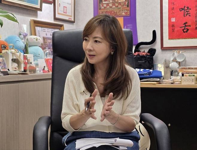 궈위칭 대만 입법원 의원이 지난달 21일 타이베이 입법원에서 한겨레와 인터뷰하고 있다. 옥기원 기자 ok@hani.co.kr