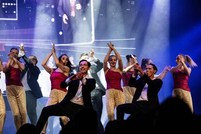 지난달 25일 코스타세레나호의 대극장에서 '사포리 디딸리아' 공연이 열리고 있다.