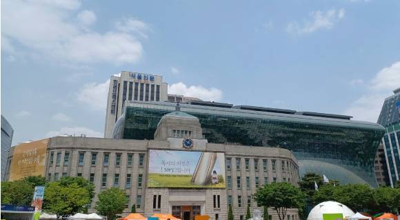 서울시가 '서울도시금속회수센터 현대화 사업' 설계 공모 과정에서 심사위원과 사전 접촉을 시도한 업체를 탈락 처리했다. 사진은 서울시청 전경. [사진=서울시]