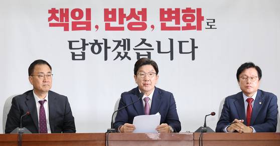 국민의힘 권성동 원내대표가 10일 서울 여의도 국회에서 열린 원내대책회의에서 발언하고 있다. 연합뉴스