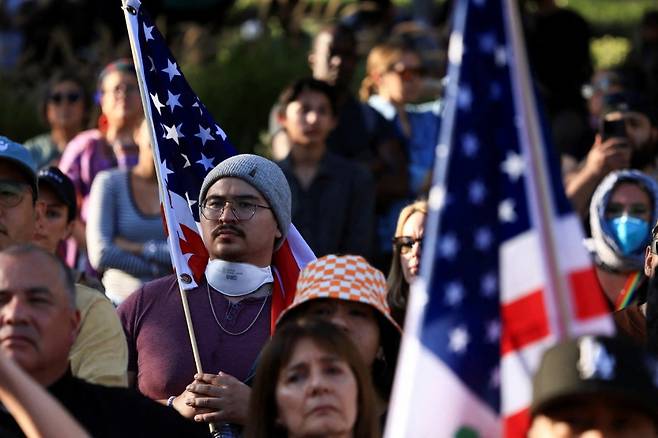 미국 로스앤젤레스(LA)에서 도널드 트럼프 행정부의 불법이민자 단속에 반발한 시위가 이어지는 모습. /사진=로이터