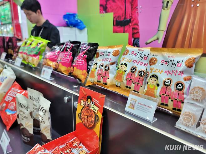 오징어게임 IP를 사용한 제품들. 김건주 기자