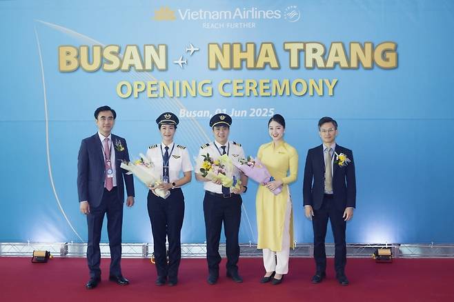베트남항공이 부산~나트랑 노선 신규 취항을 기념해 취항식을 진행했다. / 사진=베트남항공