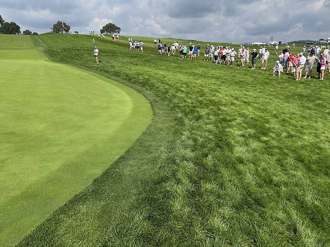 US오픈이 개최되는 오크몬트 컨트리클럽의 유리알 그린과 길고 질긴 러프.