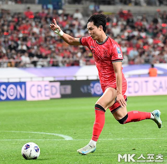 오현규는 “앞으로 남은 1년이 중요할 것 같다. 팀에서도 주전으로 뛰어야 대표팀에서도 주전으로 뛸 수 있다고 생각한다. 앞으로 평가전을 치러야 하는데 그때도 소집될 수 있도록 잘 준비해서 좋은 모습 보이고 싶다”고 말했다. 사진(상암 서울)=천정환 기자