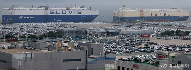 지난 5월22일 경기도 평택항 자동차 전용부두에 수출 차량이 세워져 있다. /사진=뉴시스