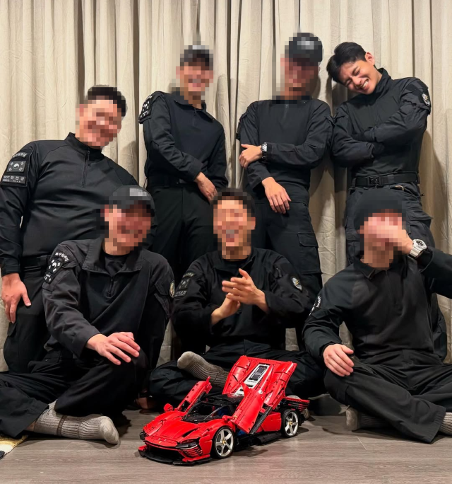 방탄소년단 뷔가 군생활의 사진들을 모두 공개했다. / 뷔 인스타그램 캡처