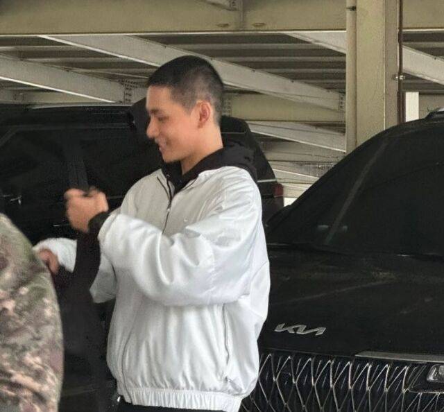 방탄소년단 뷔가 군생활의 사진들을 모두 공개했다. / 뷔 인스타그램 캡처