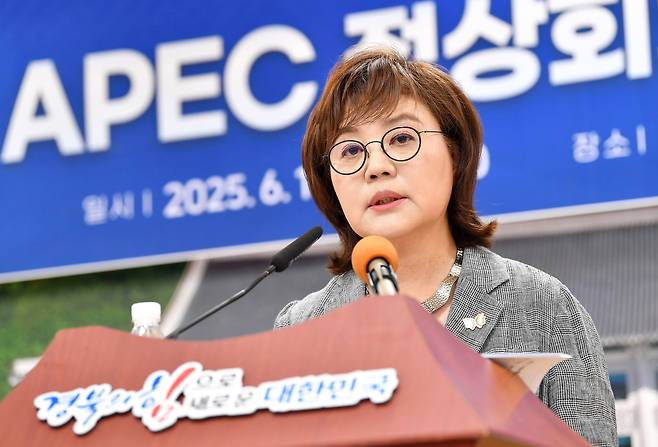 양금희 경북도 경제부지사가 11일 경북도청에서 ‘2025년 APEC 정상회의 준비상황’등에 관한 브리핑을 열고 있다.[경북도 제공]