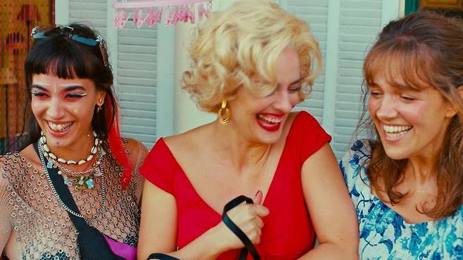 [서울=뉴시스] 영화 '발코니의 여자들' 스틸. (사진=그린나래미디어 제공) 2025.06.11. photo@newsis.com *재판매 및 DB 금지