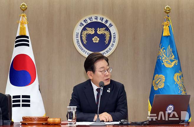 [서울=뉴시스] 최진석 기자 = 이재명 대통령이 10일 서울 용산 대통령실에서 열린 국무회의에서 발언하고 있다. (대통령실통신사진기자단) 2025.06.10. myjs@newsis.com