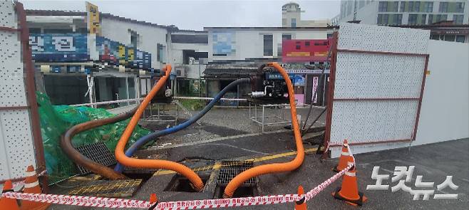 지난해 여름 상습침수지역인 경포호수 인근의 진안상가에 대형 펌프가 설치한 모습. 전영래 기자