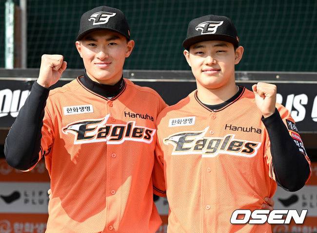 [OSEN=최규한 기자] 한화 박준영과 문동주. 2021.11.05 / dreamer@osen.co.kr