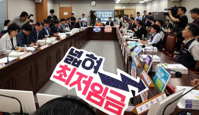 ▲10일 정부세종청사에서 내년도 최저임금을 결정할 최저임금위원회 4차 전원회의가 열리고 있다. ⓒ연합뉴스