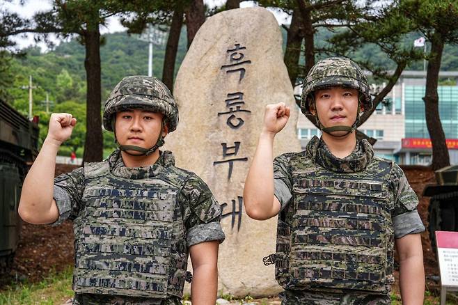 해병대 제6여단 권율 병장과 이찬형 일병. 뉴스1