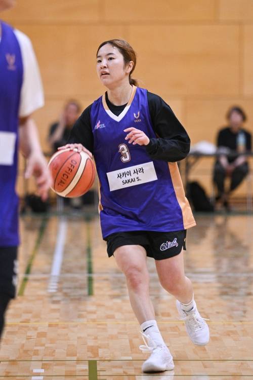 사카이 사라가 6일 일본 도쿄 올림픽기념청소년센터에서 열린 2025~26 여자프로농구 아시아쿼터 트라이아웃에서 드리블하고 있다.  WKBL 제공